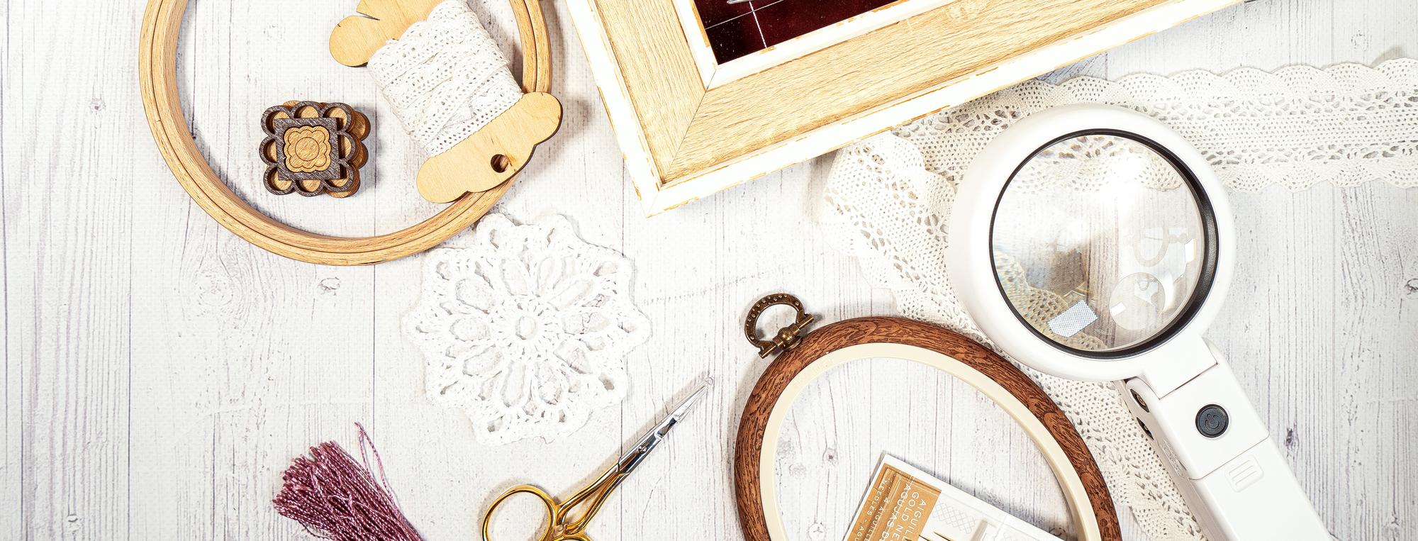 studio di ricamo elegante con luci calde